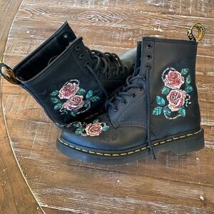 Dr. Martens 1460 Vonda 8-Eye Boot - Black